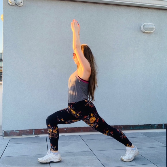 Athleta Build-in Bra Sports Cross Straps Top Kink - Picture 13 of 15